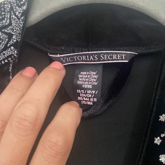 Victoria’s Secret Velvet Star Robe - Picture 3 of 8